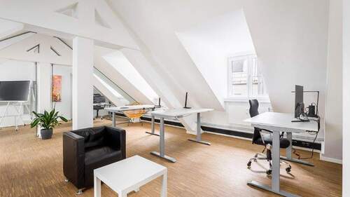Dachgeschoss Loft - Eigenes Stockwerk im Gründerzeit Rückgebäude - All-in-Miete