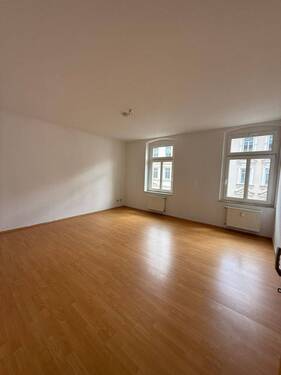 Wohnzimmer - 3-Raumwohnung mit Einbauküche & Balkon in der Geraer Innenstadt