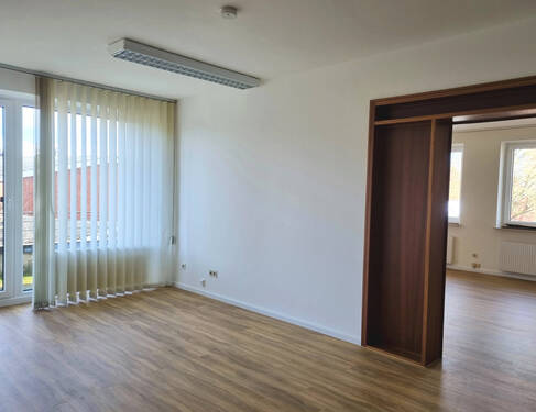 Büro mit Balkonzugang - 