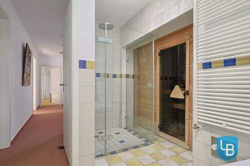 ... mit Sauna im EG - 