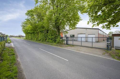 WWW.BOUWENS.DE - Vielseitige Lagerhalle mit großer Parkplatzfläche in Selfkant-Tüddern zur Miete!