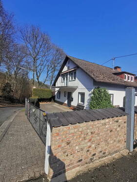 Bild 1 - Privat & ruhig Eigentumswohnung im Zweifamilienhaus (EG+DG) 