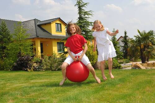 Kinder im Garten - 