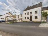 Seitenansicht - Eifeler Bauernhaus mit Charme Nähe Bitburg.