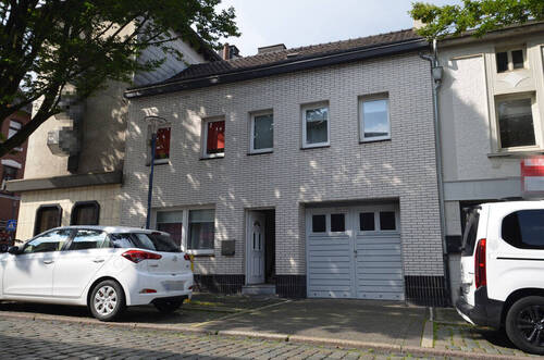 Titelbild - Einfamilienhaus im Stadtzentrum mit integrierter Garage und Lager