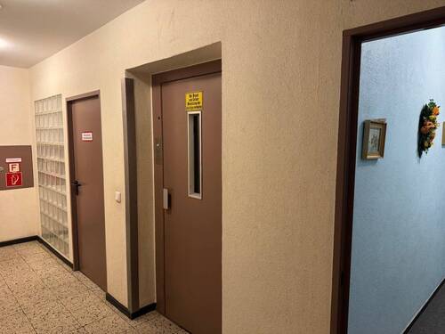 3_Aufzug - 4 Zimmer Etagenwohnung in Krefeld / Fischeln