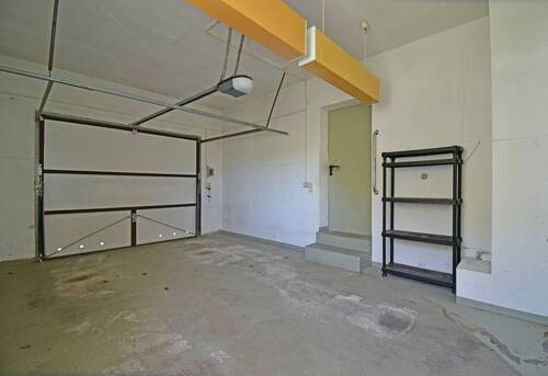 Garage mit Zugang ins Haus - 