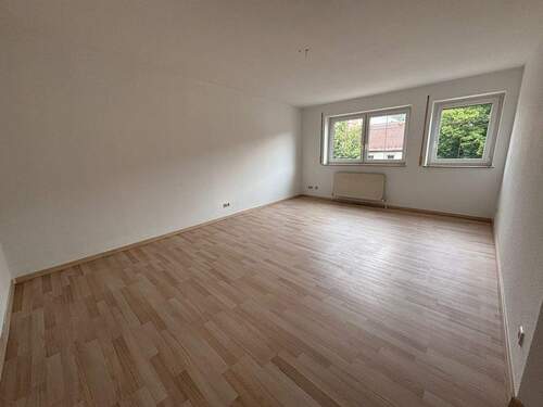 Wohnzimmer - VERKAUF: Helle 3-Raumwohnung in ruhiger Lage