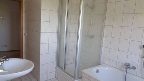 Bad Dusche.JPG - 3 Zimmer Etagenwohnung in Naumburg (Saale)