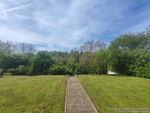 Großes Grundstück - 