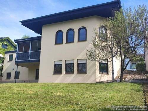 Hausansicht - 7 Zimmer Einfamilienhaus in Bretten