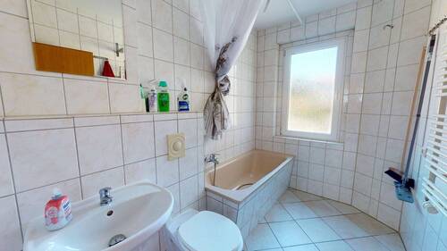 Wohnung OG links - 1 Etage Bad - 
