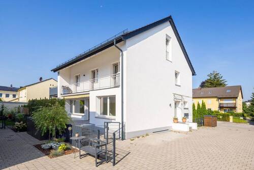 Aussenansicht Südwest - 1 Zimmer Mehrfamilienhaus, Wohnhaus zum Kaufen in Gilching