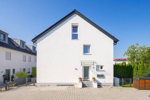 Aussenansicht Eingang - 1 Zimmer Mehrfamilienhaus, Wohnhaus in Gilching