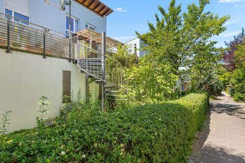 1 REH Burgweinting - 4 Zimmer Etagenwohnung zum Kaufen in Regensburg