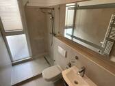 Bad mit Dusche - 