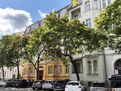 Blick in die Strasse - 3 Zimmer Etagenwohnung zum Kaufen in Berlin