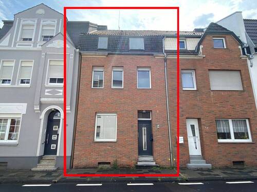 Titelbild - Raumwunder in Innenstadtlage! Einfamilienreihenhaus mit außergewöhnlich großem Garten