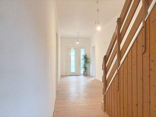 Flur - 7 Zimmer Einfamilienhaus in Coppenbrügge