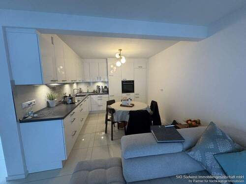 offene Küche - 4 Wohnungen + 1 Laden - Attraktives Wohn- und Geschäftshaus in zentraler Lage von Pforzheim-Eutingen