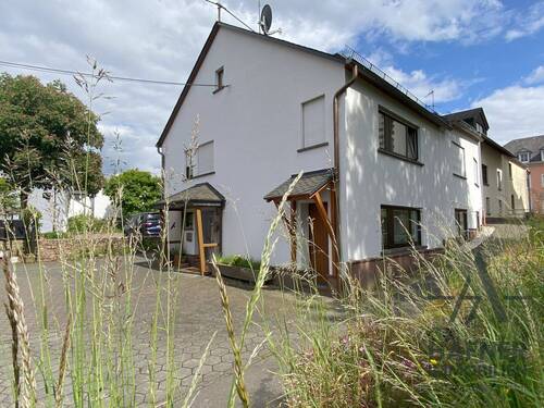 Außenansicht_Haus 1 - 4 Zimmer Reihenendhaus zum Kaufen in Zemmer