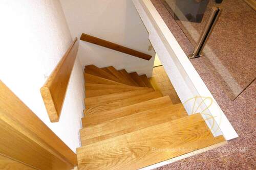 Treppenaufgang Erdgeschoss / Obergeschoss - 