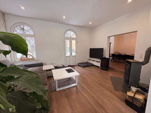 Wohnzimmer - 7 Zimmer Mehrfamilienhaus, Wohnhaus in Eisenach