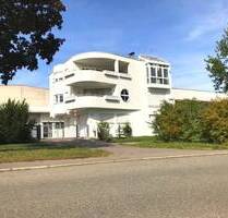 Exklusive 2,5 - Zimmerwohnung mit Einbauküche, Balkon und Garage in Fellbach