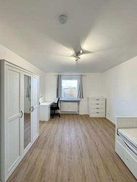 Zimmer - WG: Liebevoll eingerichtetes, ruhiges WG-Zimmer in Milbertshofen