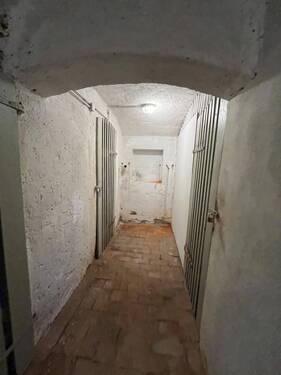 Keller - Mehrfamilienhaus, Wohnhaus mit 294,00 m&sup2; in Altenburg zum Kaufen