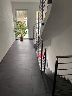 Treppenhaus - 3 Zimmer Etagenwohnung in Saarbrücken