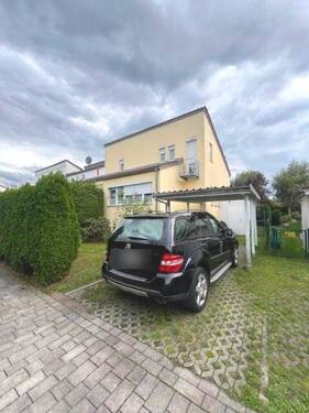 Carport/Seitenansicht - Familienfreundliches bezugsfreies Reihenendhaus in ruhiger Anliegerstraße