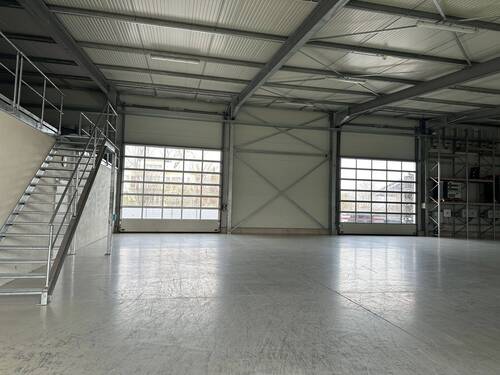 Lagerhalle - Lagerhalle mit sehr guter Zufahrt