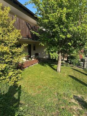 unterer Garten/Straßenseite - 