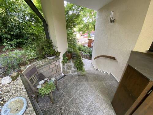 Zugang/ Treppe Haus - 