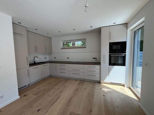 Vom Tischler angefertigte Einbauküche mit hochwertigen Geräten - 5 Zimmer Etagenwohnung in Schwerin
