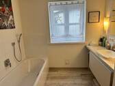 Badezimmer_EG mit Wanne - 