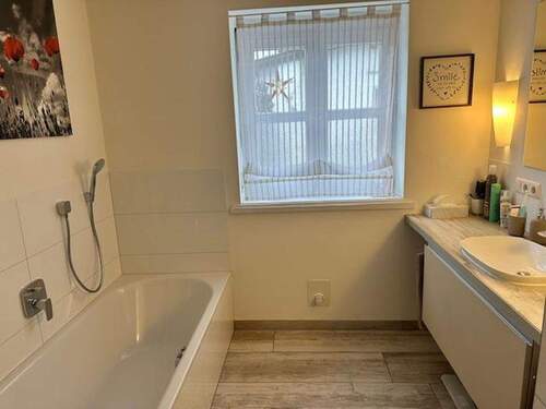 Badezimmer_EG mit Wanne - 