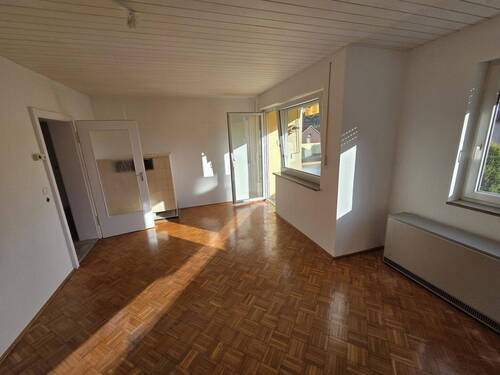 Wohnzimmer (andere Ansicht) - 3 Zimmer Etagenwohnung in Coburg
