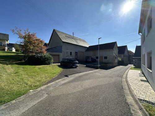 Blick auf Scheune/Garage - 