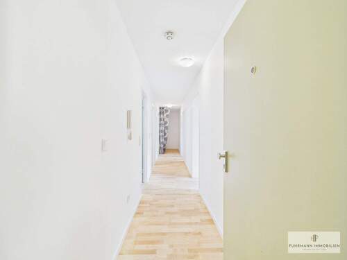 Entrée - 3 Zimmer Etagenwohnung zur Miete in Saarbrücken