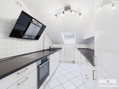 Küche mit Einbauten - Etagenwohnung mit 81,30 m² in Saarbrücken zur Miete