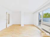 Wohnzimmer mit Ausstritt - 