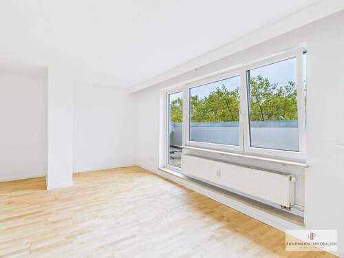 Wohnzimmer mit Ausstritt - 