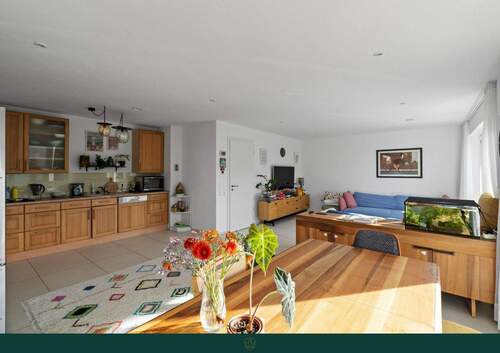 Küche mit Wohn- und Essbereich - 