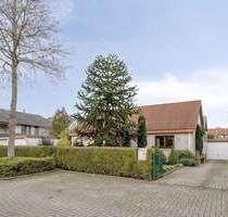 Sehr gut geschnittener Bungalow mit herrlichem Garten in Meerbusch Strümp