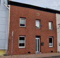 Modernisierungsbedürftiges Einfamilienhaus mit großem Garten im Herzen von Bardenberg - Würselen