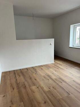 Schlafzimmer mit Ankleide - Unterschambach W 2 - 1.270,00 EUR Kaltmiete, ca.  120,00 m² Wohnfläche