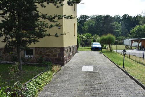 Einfahrt - 9 Zimmer Mehrfamilienhaus, Wohnhaus in Grimma