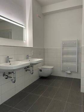 Wannenbad mit sep. Dusche - 